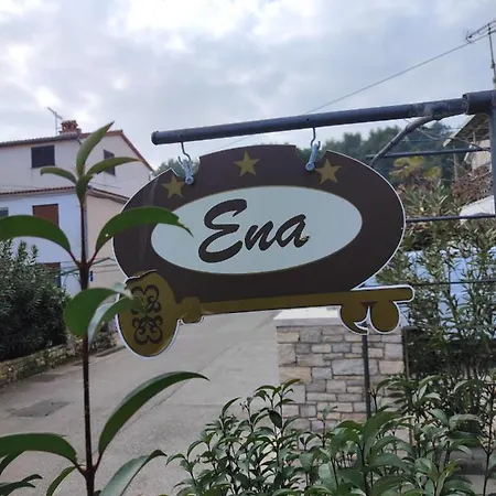 Ena Pensión